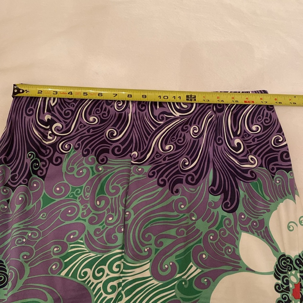 Tahari skirt with wonderful modern swirl print - Picture 6 of 8